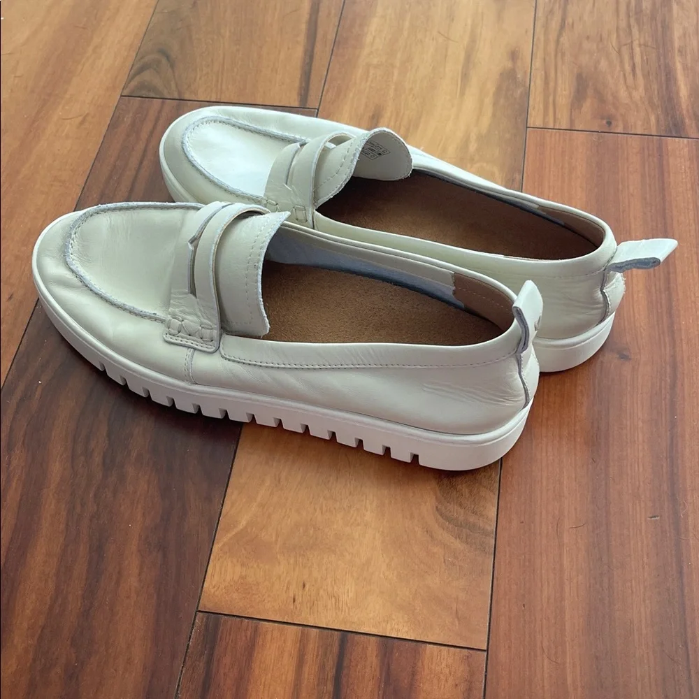 NWOT Vionic Cream Leather Loafers 8.5 - Picture 3 of 10